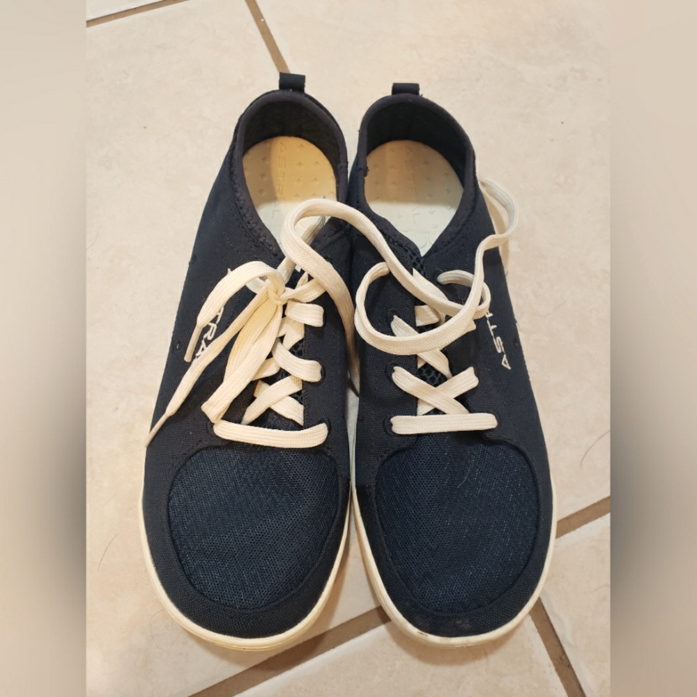 Astral Loyak Water Sneakers Size 9 Womens
